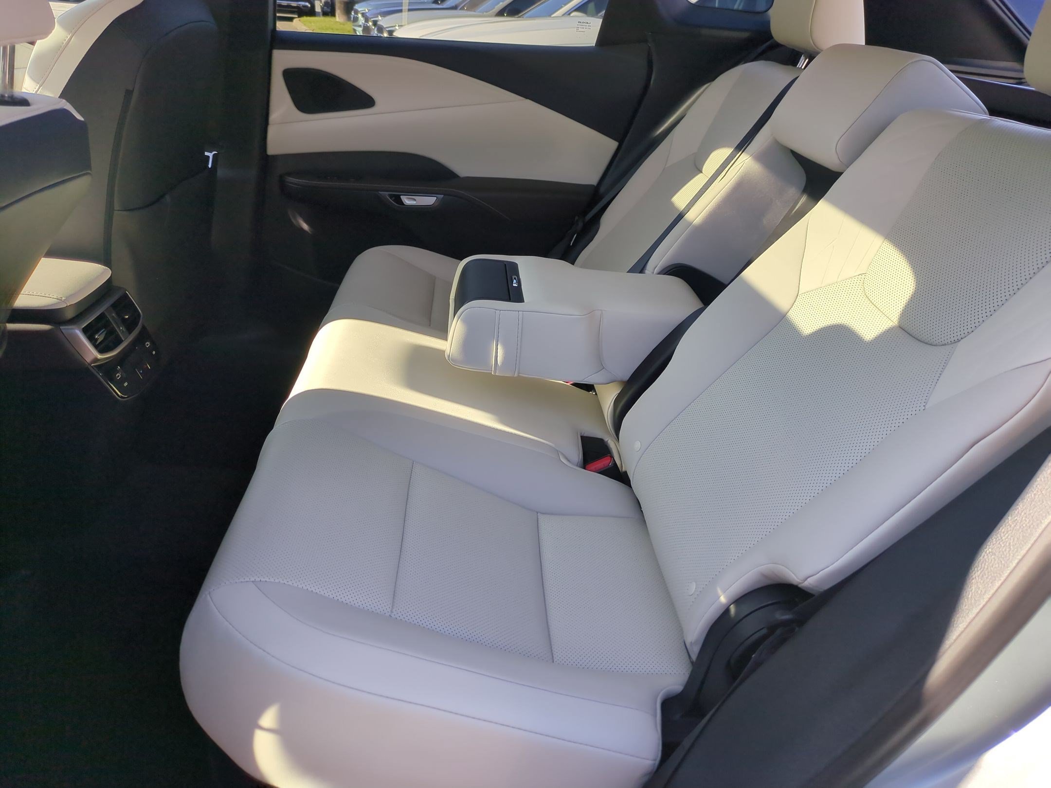 Used 2024 Lexus RX 350h w/ Accessory Package (Z1) AWD/4WD image 30