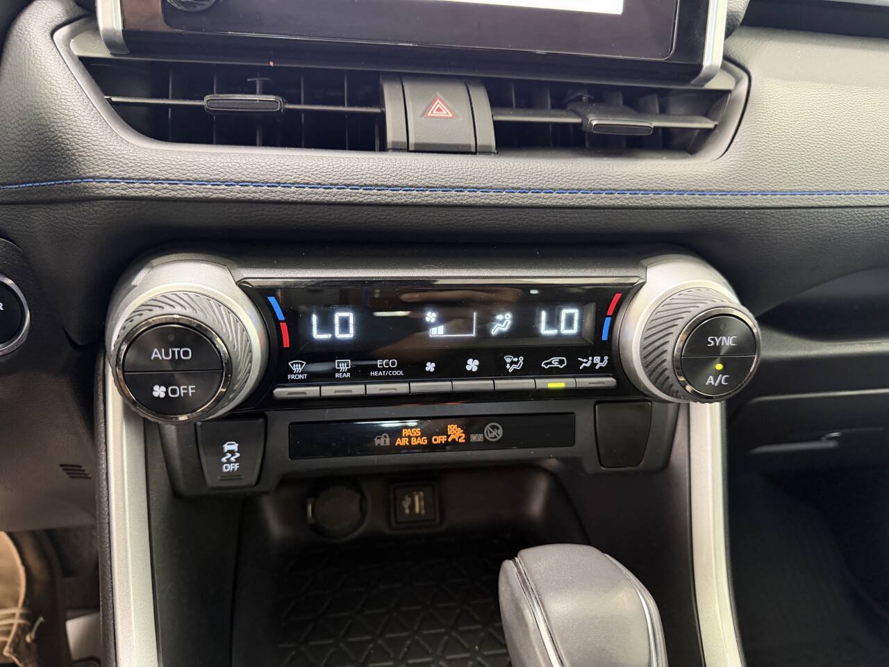 Used 2024 Toyota RAV4 SE AWD/4WD image 13