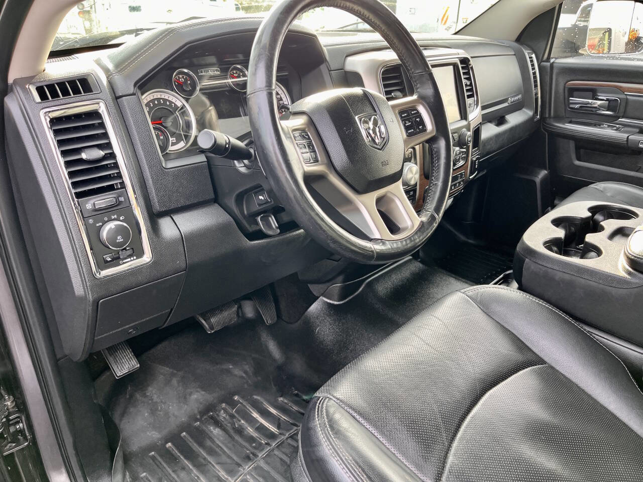 Used 2017 RAM 1500 Laramie w/ Convenience Group image 15