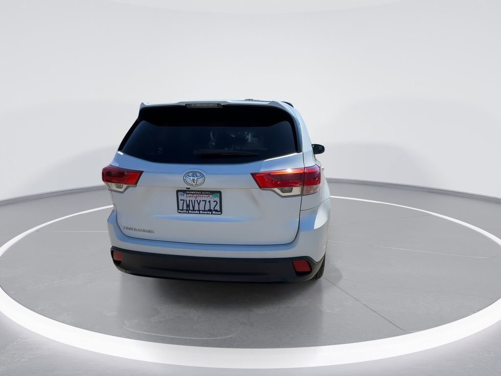 Used 2017 Toyota Highlander LE w/ Carpet Mat Package FWD image 12