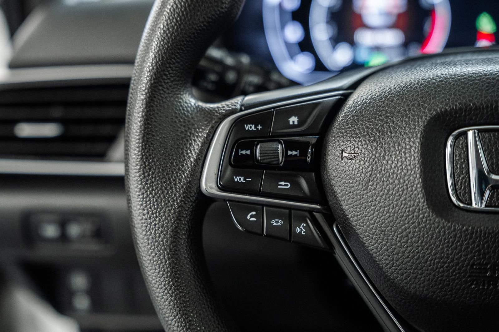 Used 2018 Honda Accord EX image 27