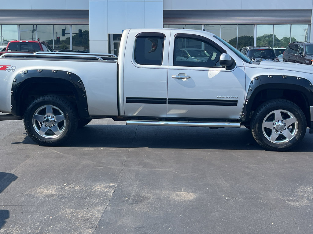 Used 2011 GMC Sierra 2500 SLT w/ SLT Convenience Package AWD/4WD image 11