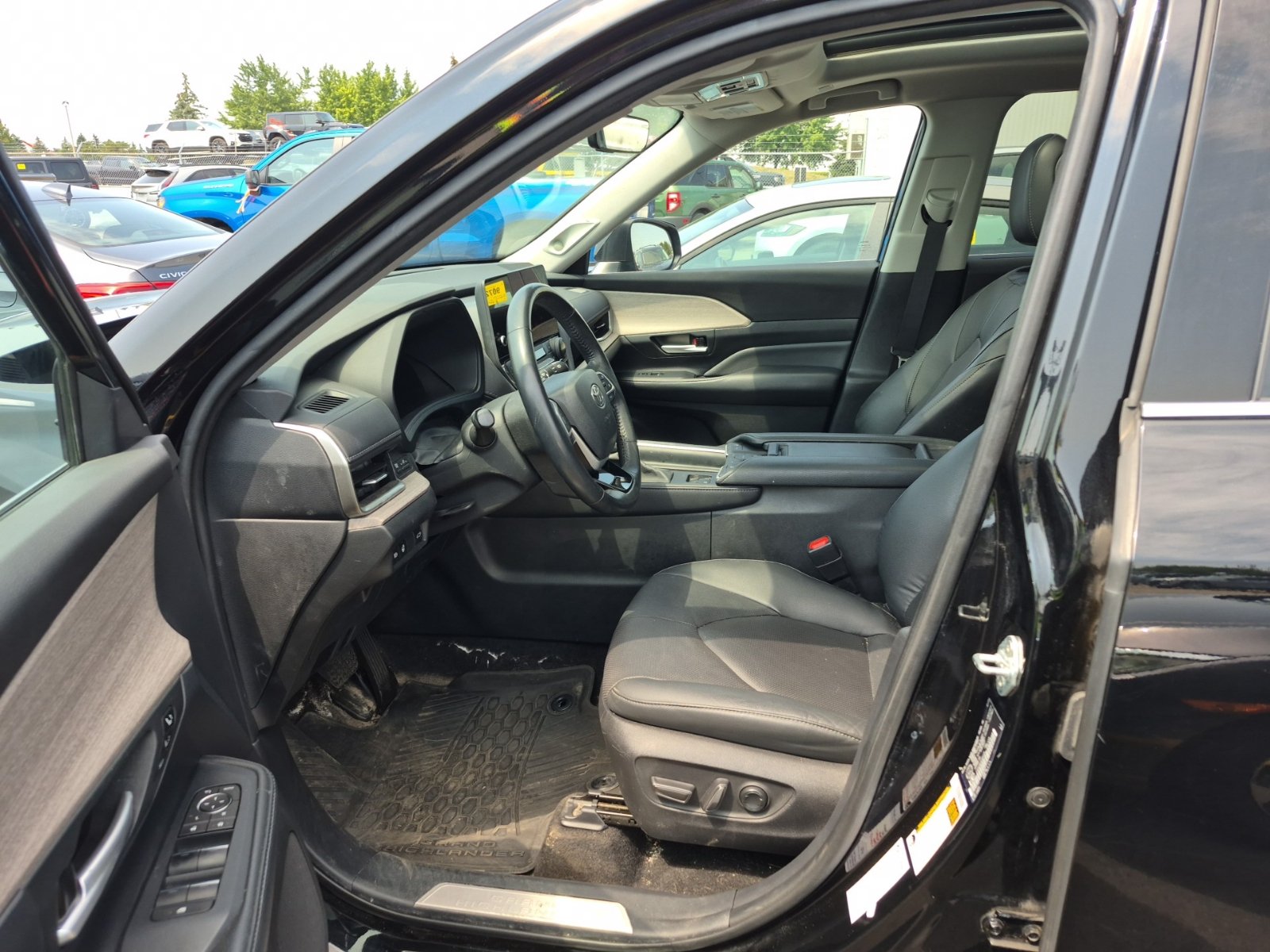 Used 2024 Toyota Grand Highlander AWD image 8