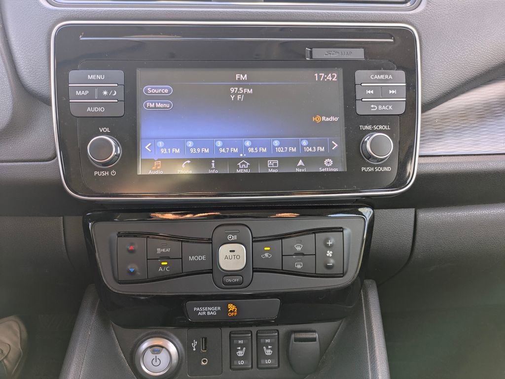 Used 2018 Nissan Leaf SL image 19