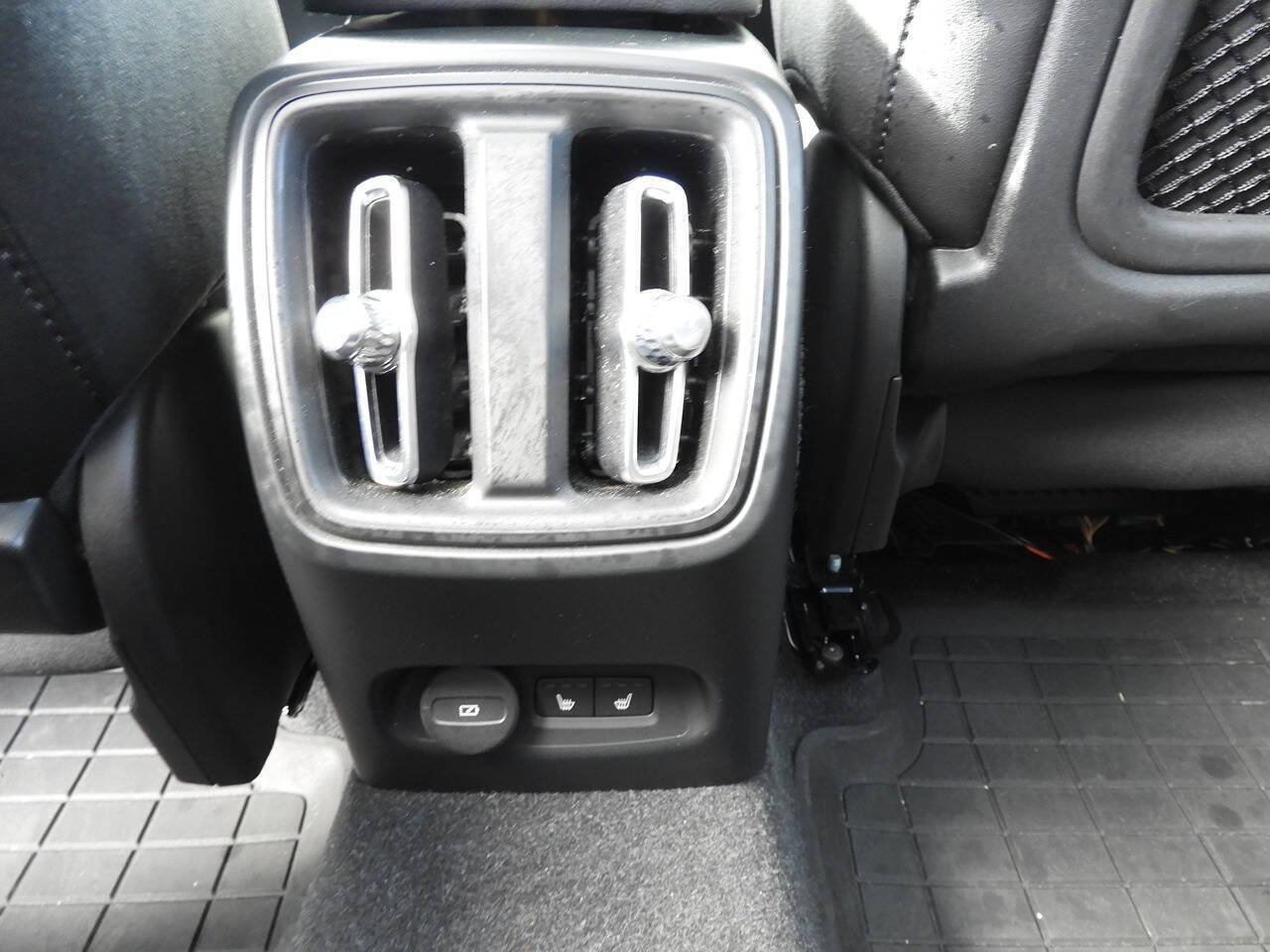 Used 2021 Volvo XC40 P8 Recharge w/ Advanced Package AWD/4WD image 23