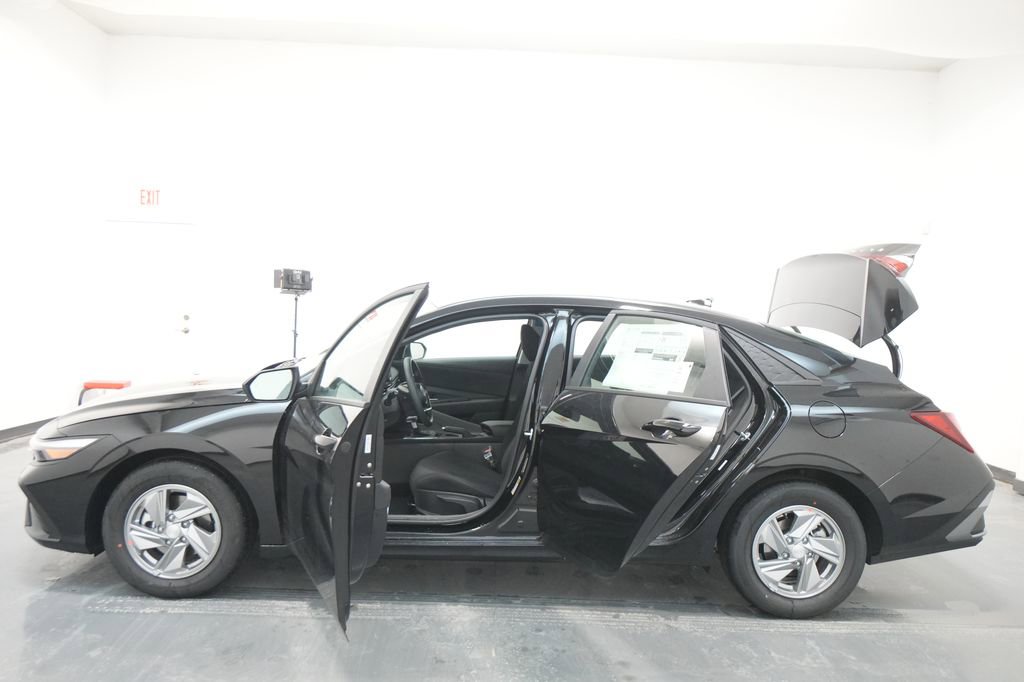New 2026 Hyundai Elantra SE w/ Cargo Package image 22