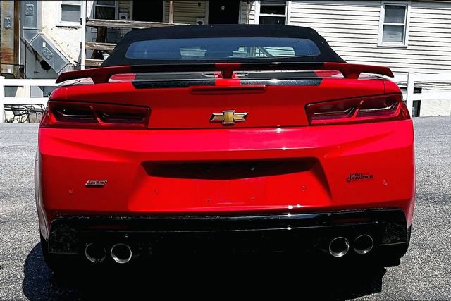 Used 2018 Chevrolet Camaro SS RWD image 13