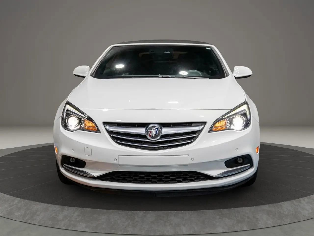 Used 2019 Buick Cascada Premium image 2