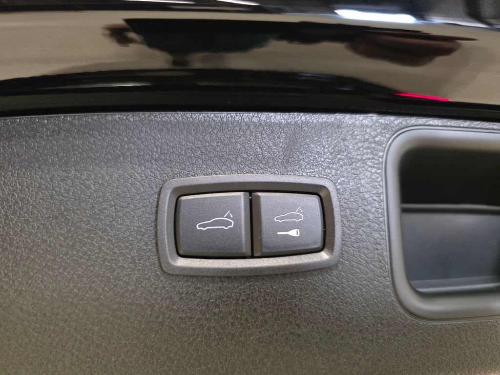 New 2026 Porsche Macan AWD/4WD image 13