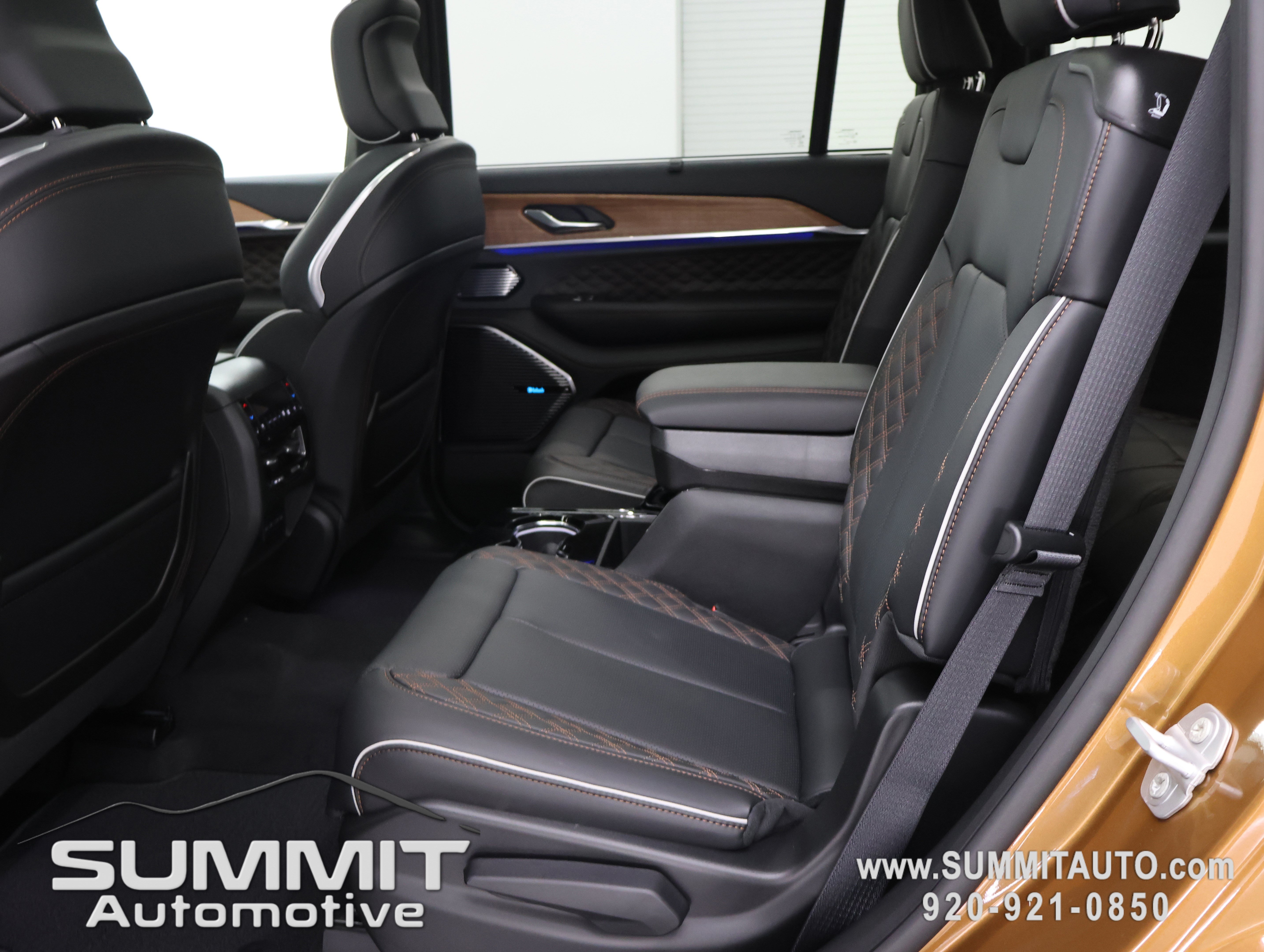 New 2026 Jeep Grand Cherokee L Summit w/ Obsidian Package AWD/4WD image 8