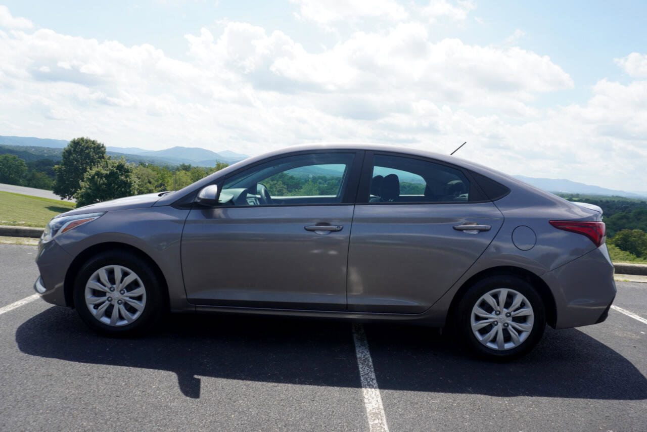 Used 2022 Hyundai Accent SE image 4