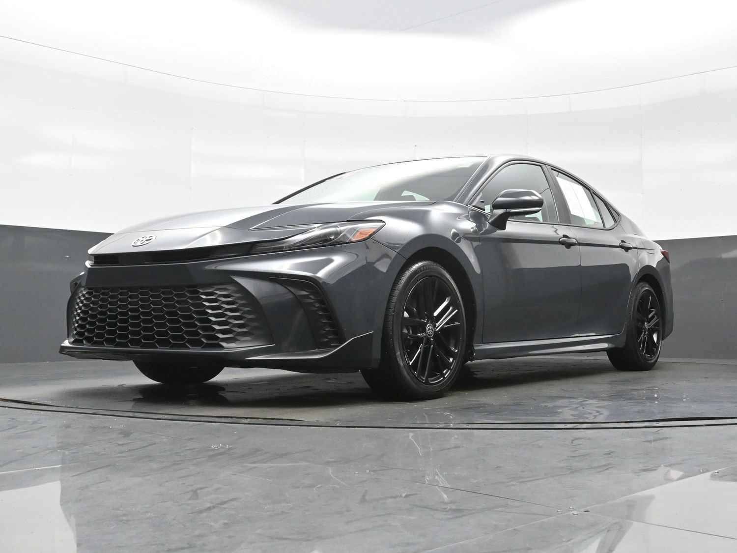 Used 2025 Toyota Camry SE FWD image 29