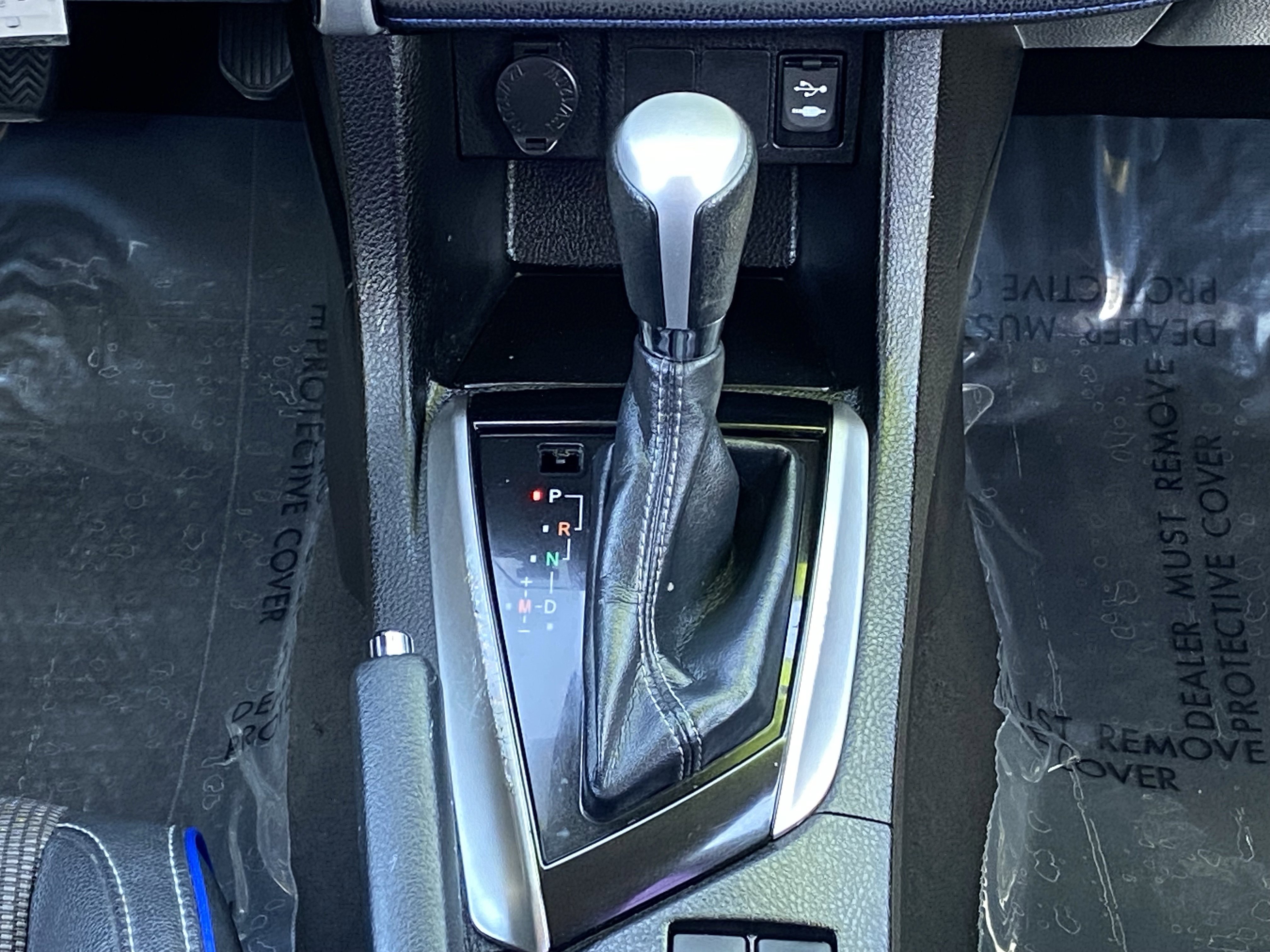 Used 2018 Toyota Corolla SE w/ Carpet Mat Package (TMS) FWD image 15