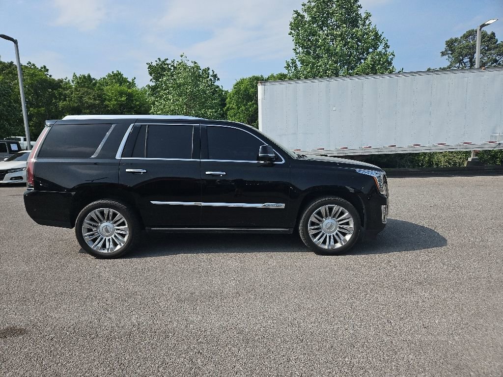 Used 2017 Cadillac Escalade Platinum AWD/4WD image 8