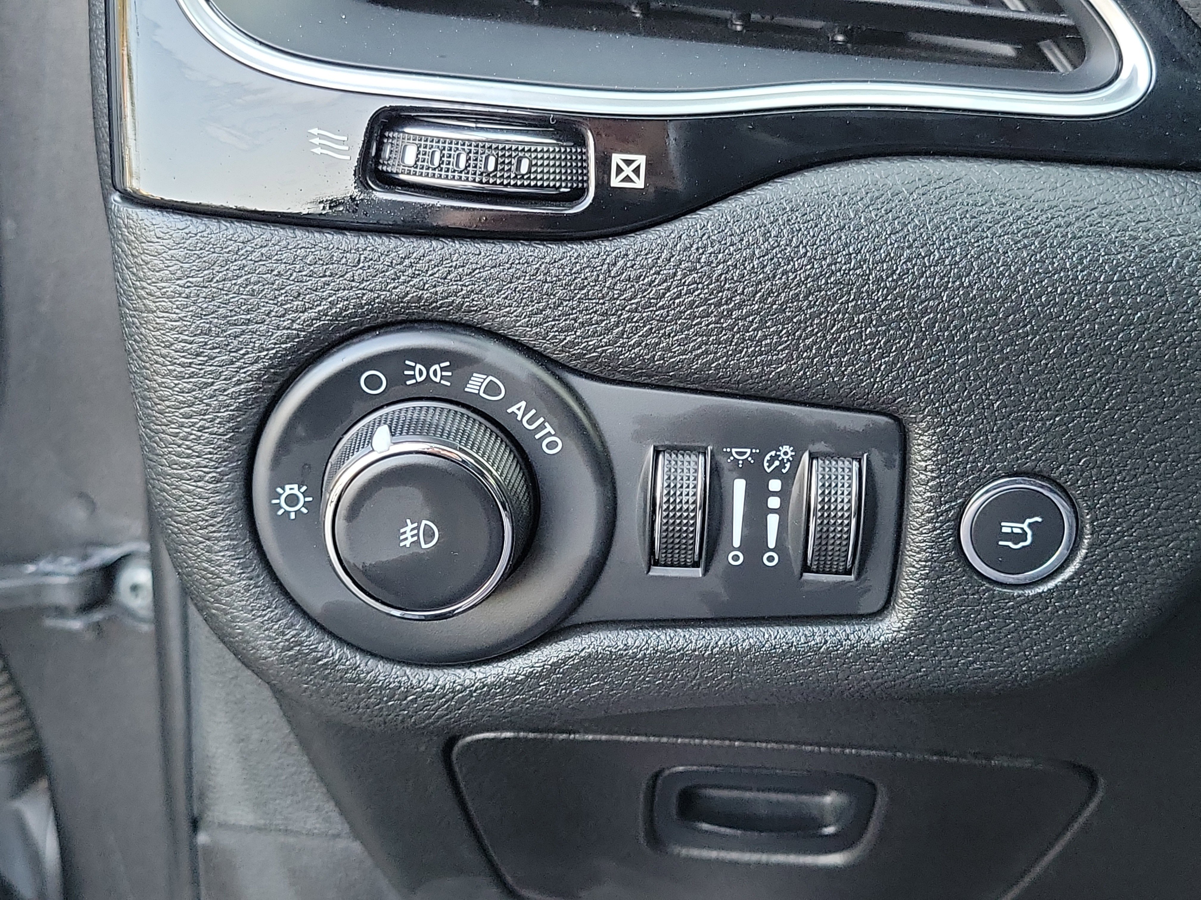 Used 2023 Jeep Cherokee Altitude Lux AWD/4WD image 11