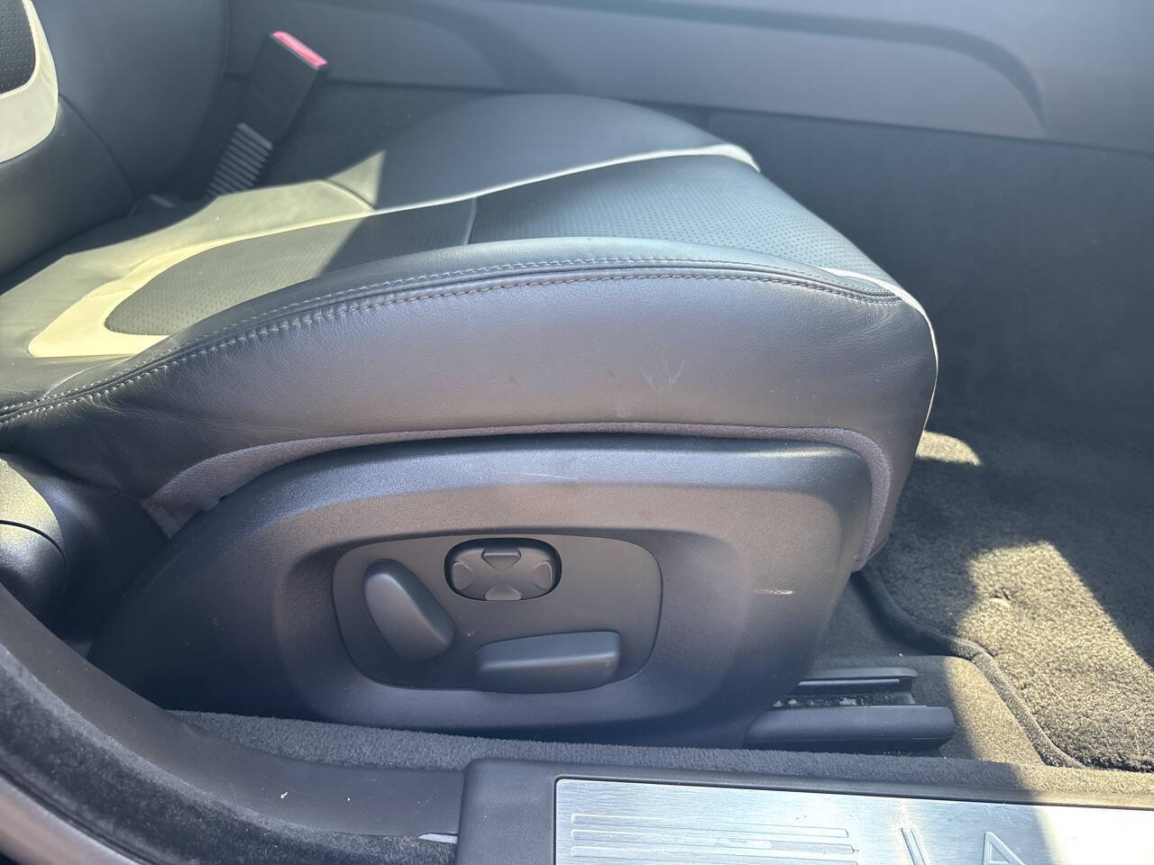 Used 2012 Jaguar XF Portfolio RWD image 34