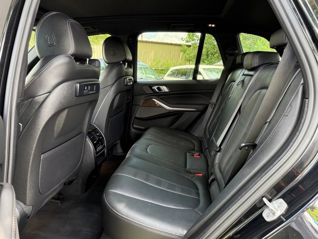 Used 2021 BMW X5 xDrive40i w/ M Sport Package AWD/4WD image 12