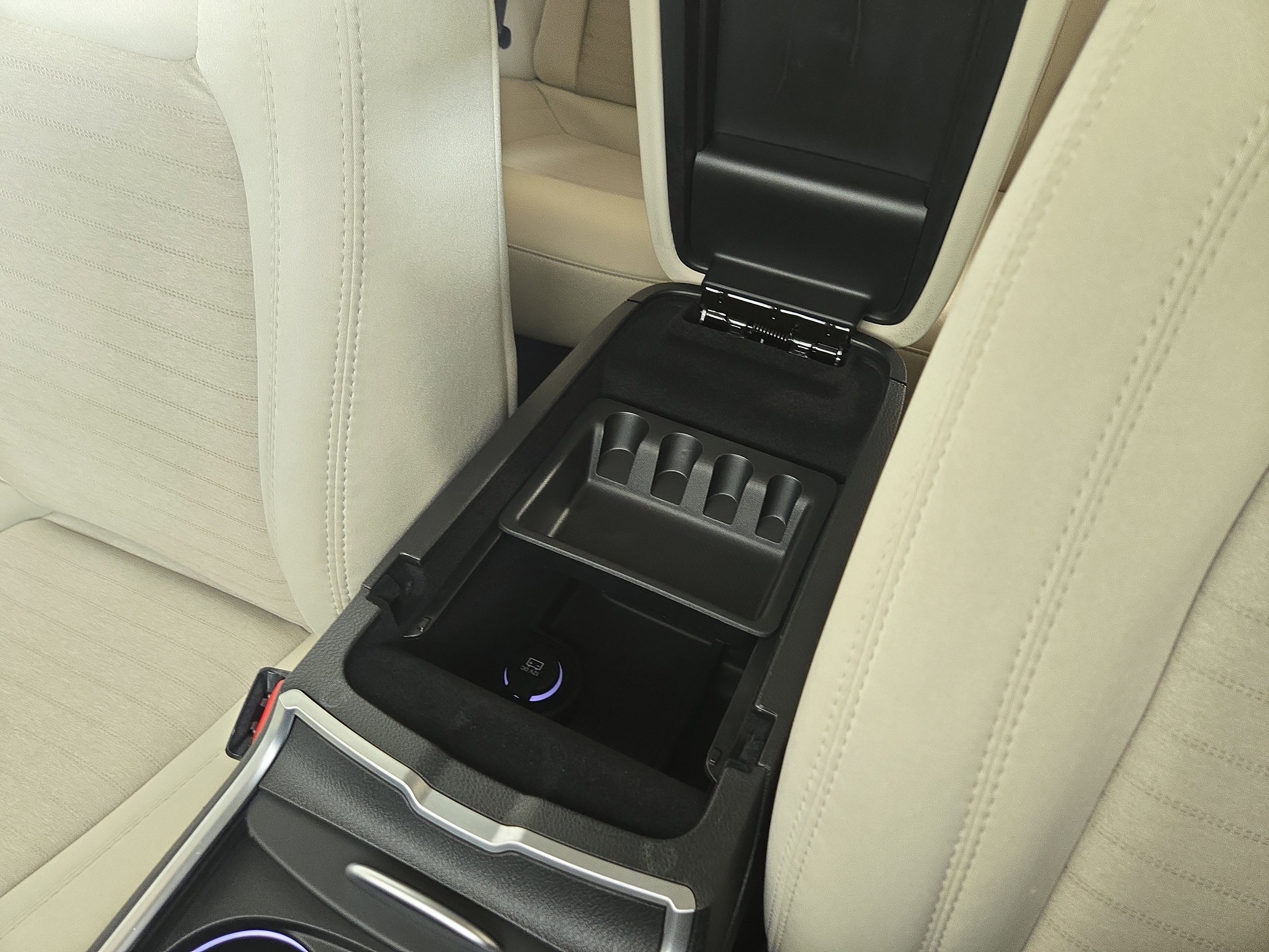 Used 2023 Chrysler 300 Touring w/ Sport Appearance Package RWD image 27