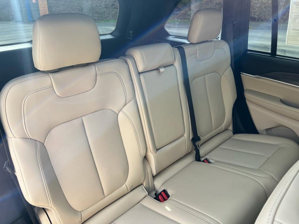 New 2024 Jeep Grand Cherokee Limited w/ Luxury Tech Group II AWD/4WD image 31