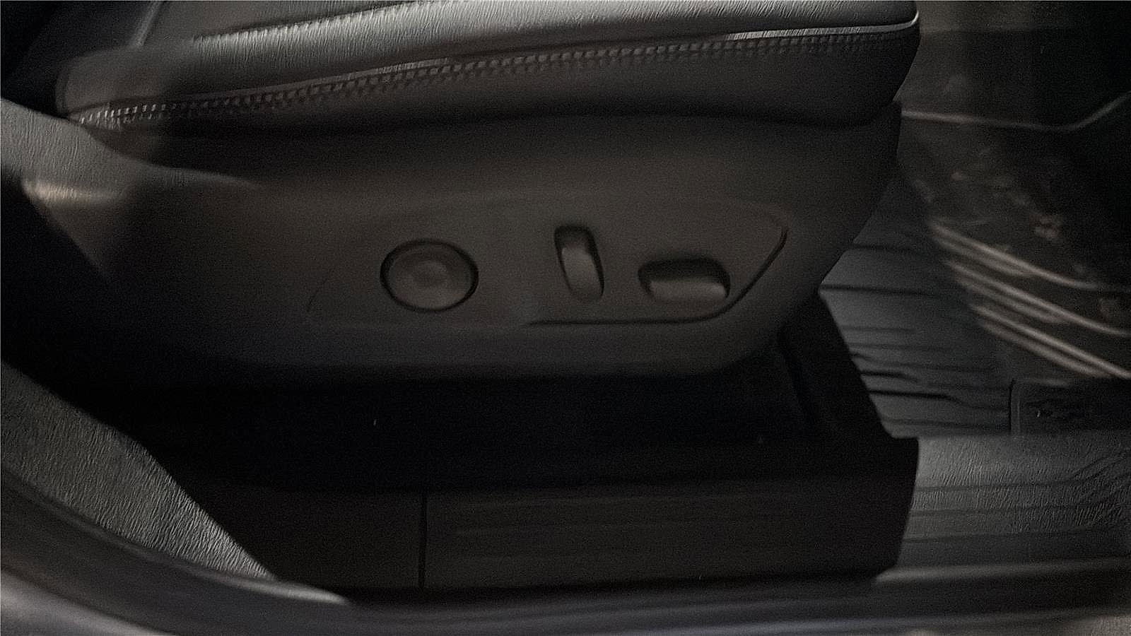 New 2026 Chevrolet Equinox EV LT image 25