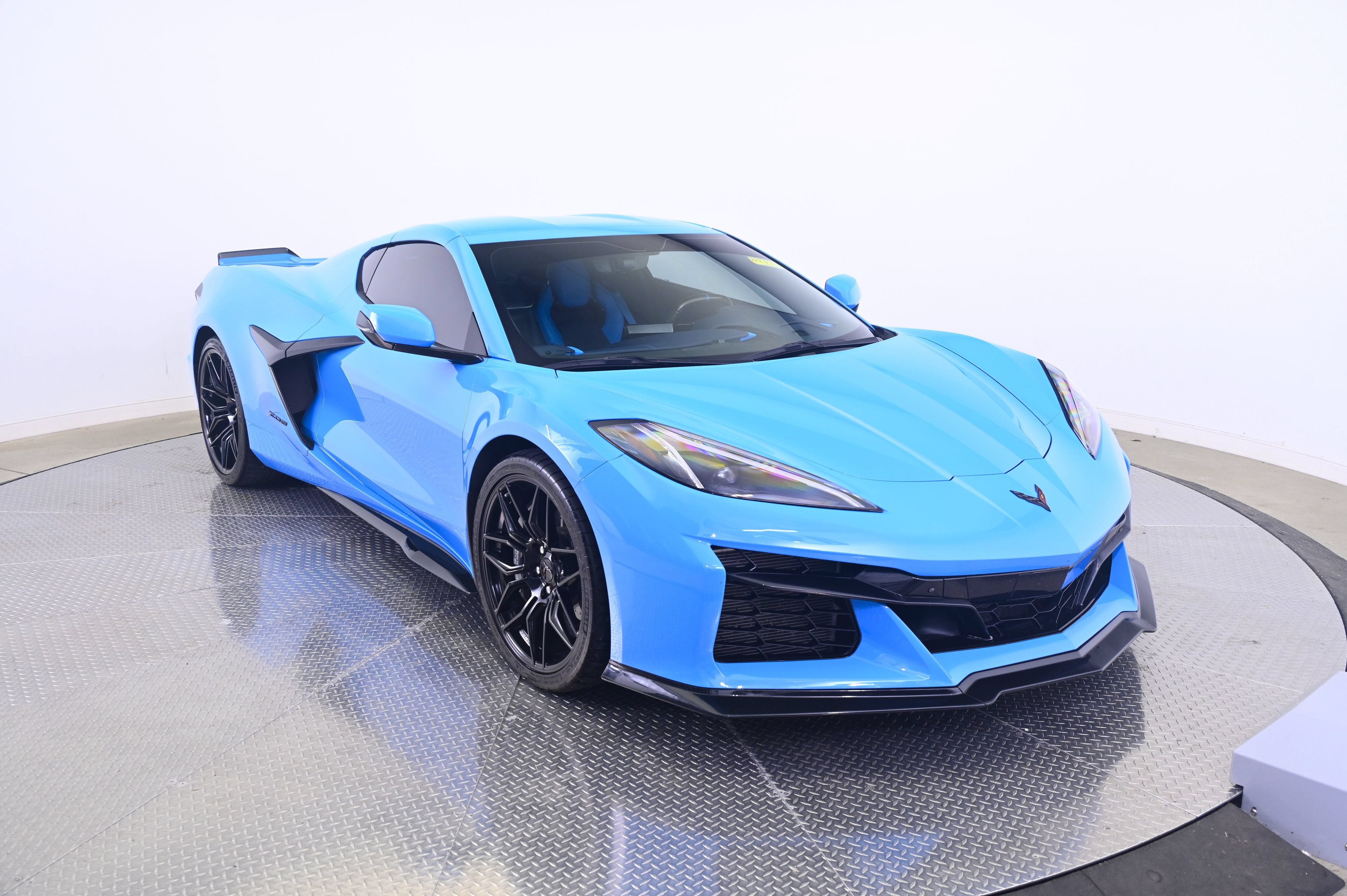 Used 2023 Chevrolet Corvette Z06 RWD image 9