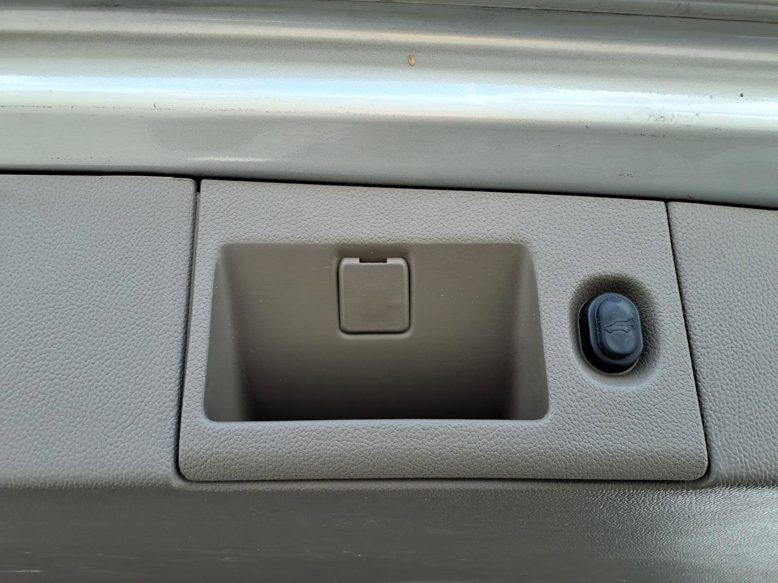 Used 2017 GMC Yukon SLT w/ Open Road Package image 7