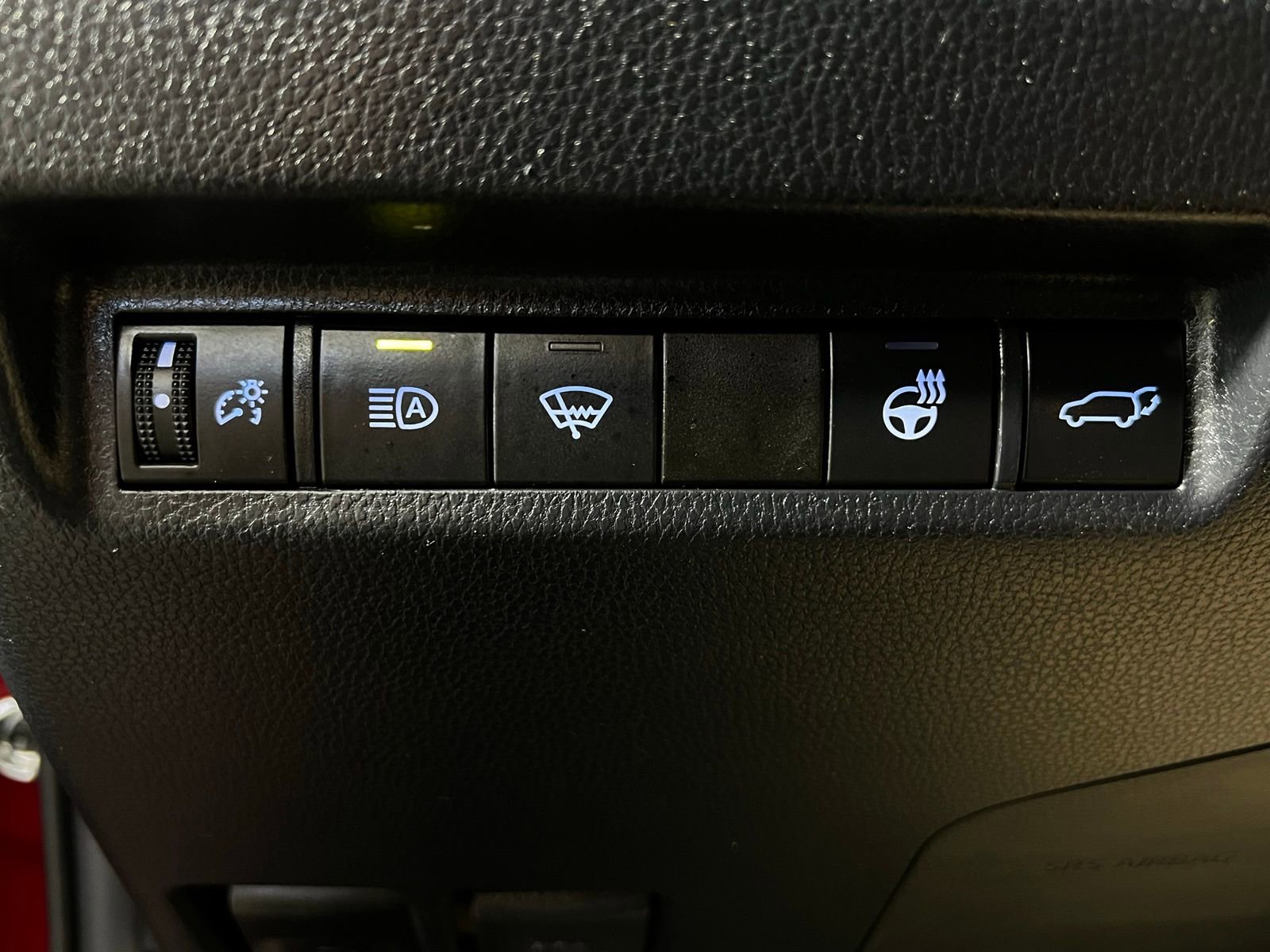 Used 2020 Toyota RAV4 XLE Premium image 23