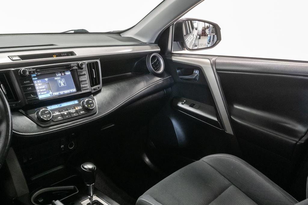 Used 2018 Toyota RAV4 XLE AWD/4WD image 12