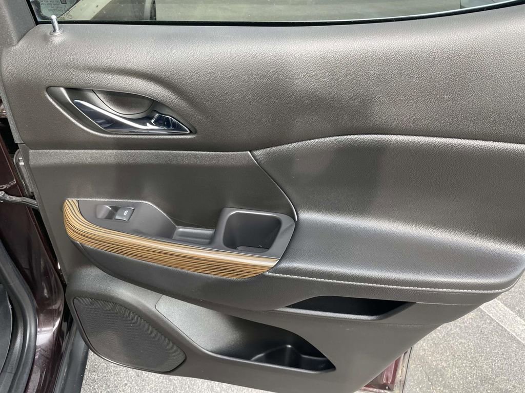 Used 2021 GMC Acadia SLE w/ Driver Convenience Package image 45