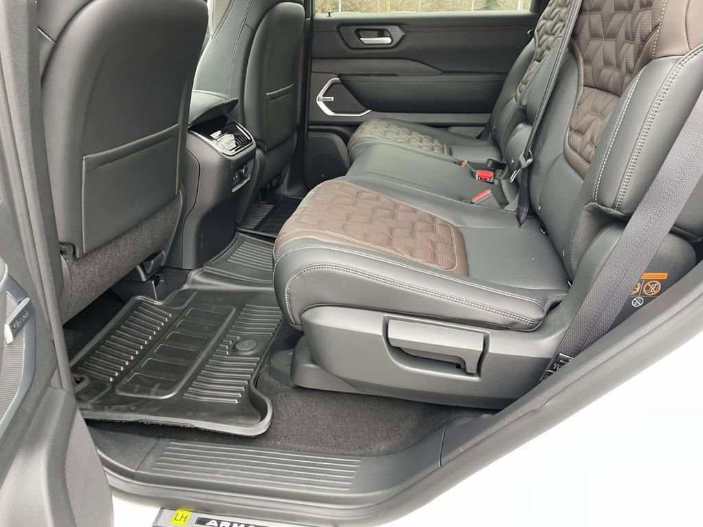 New 2026 Nissan Armada Platinum image 9