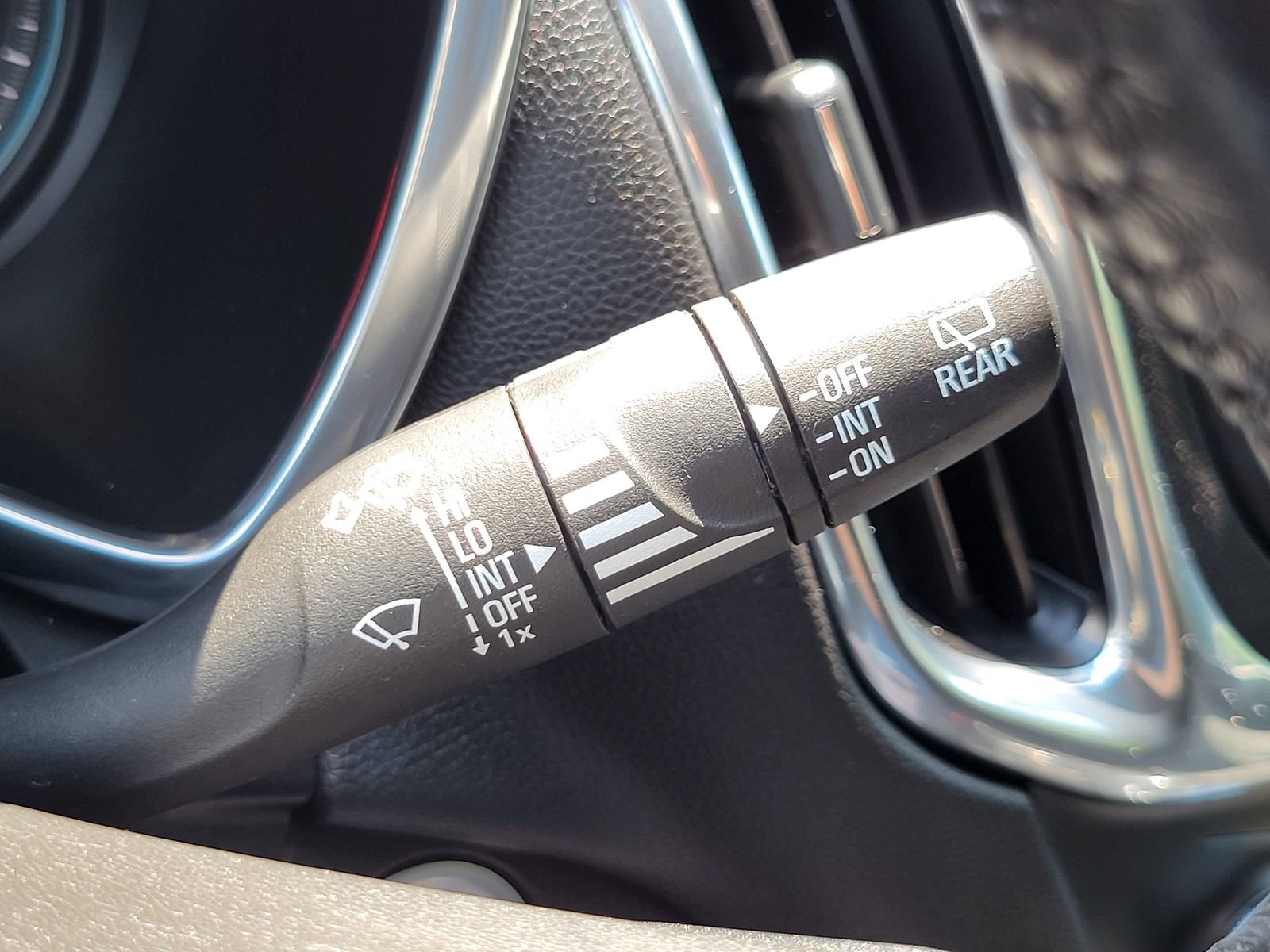 Used 2020 Chevrolet Equinox LT FWD image 19