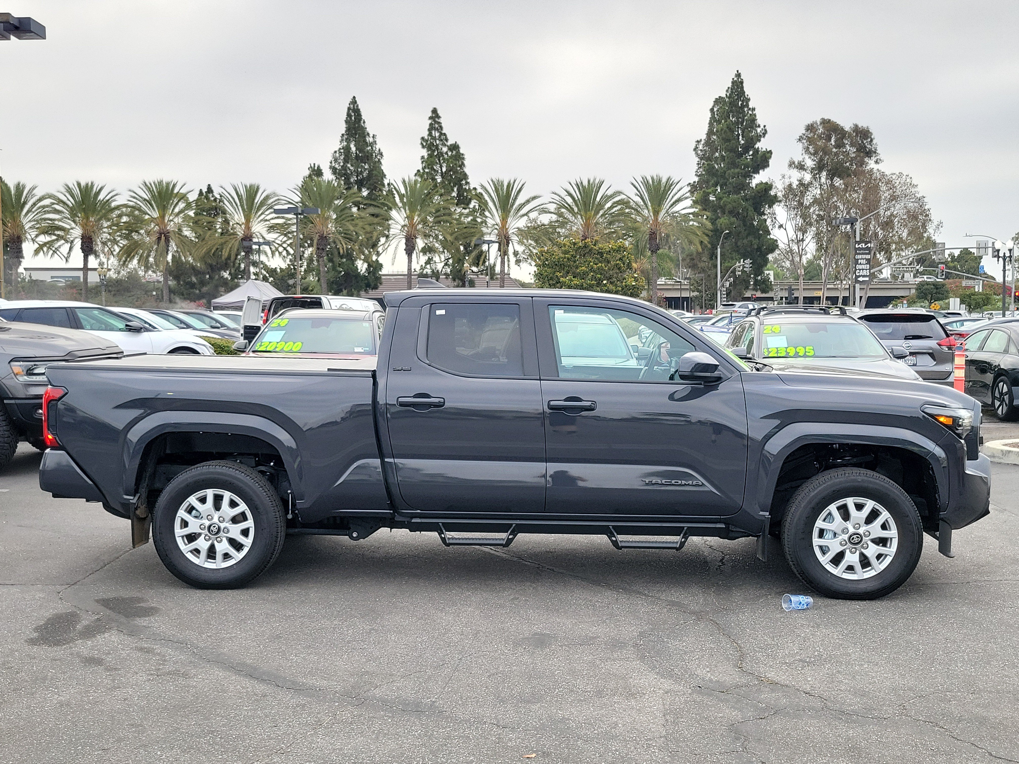Used 2024 Toyota Tacoma SR5 AWD/4WD image 5
