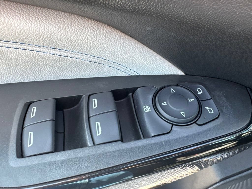 Used 2025 Chevrolet Trax LT FWD image 19