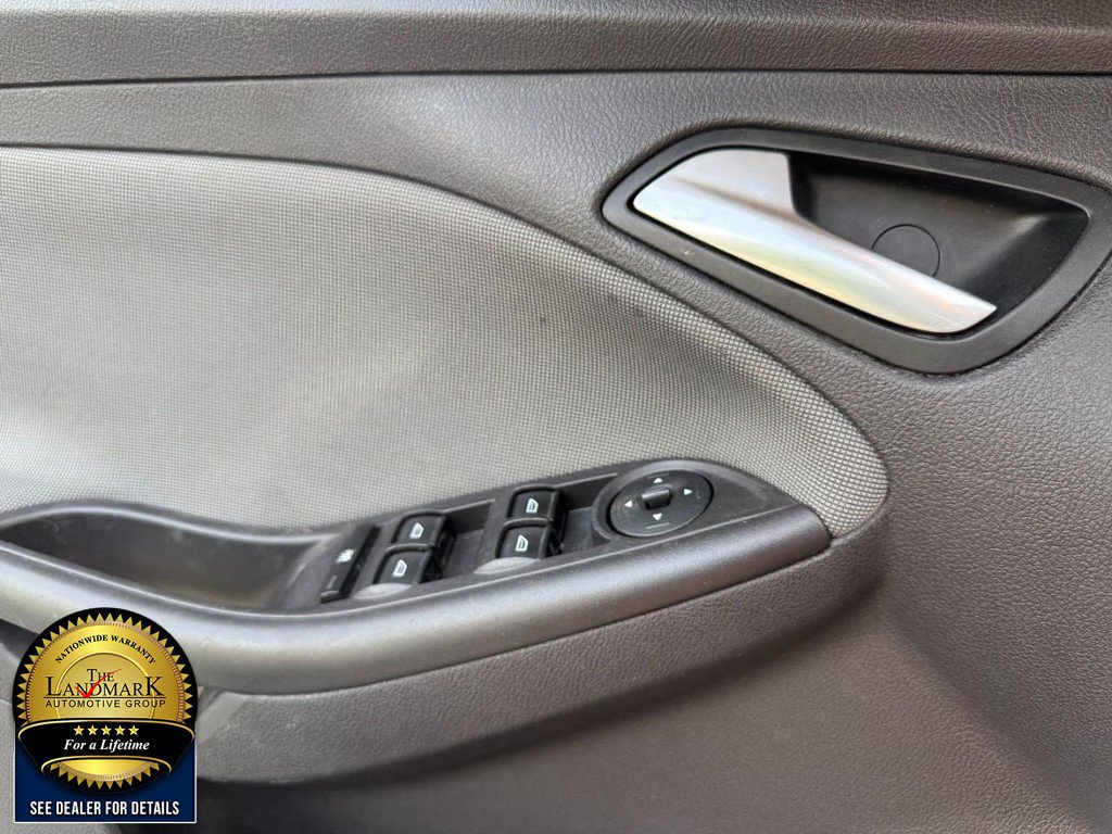 Used 2014 Ford Focus SE w/ SE Winter Package FWD image 8