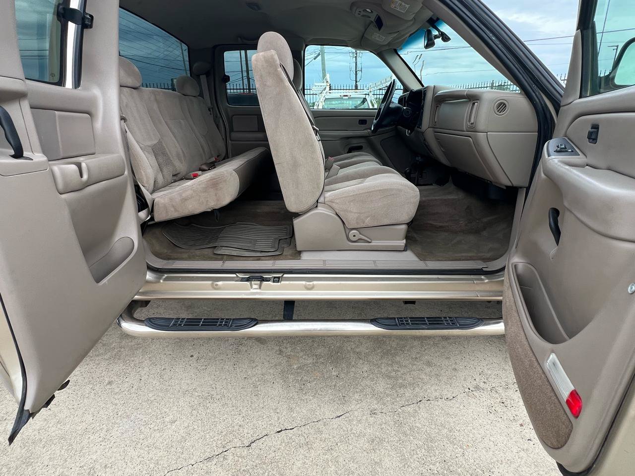 Used 2005 Chevrolet Silverado 2500 LS AWD/4WD image 37