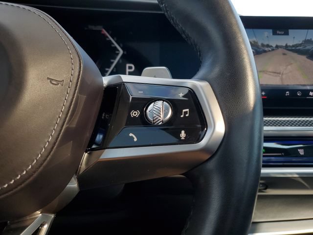 Used 2023 BMW 740i w/ Parking Assistance Package RWD image 27