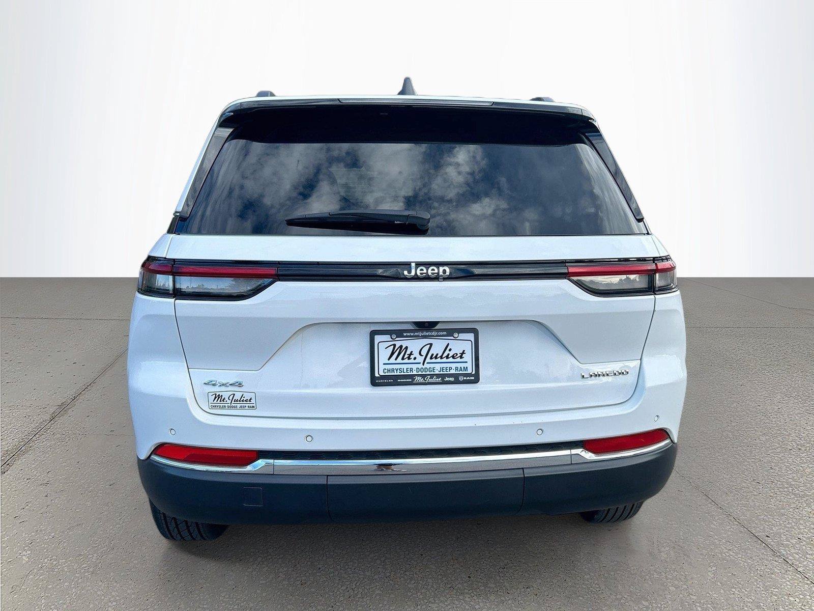 Used 2023 Jeep Grand Cherokee Laredo AWD/4WD image 5