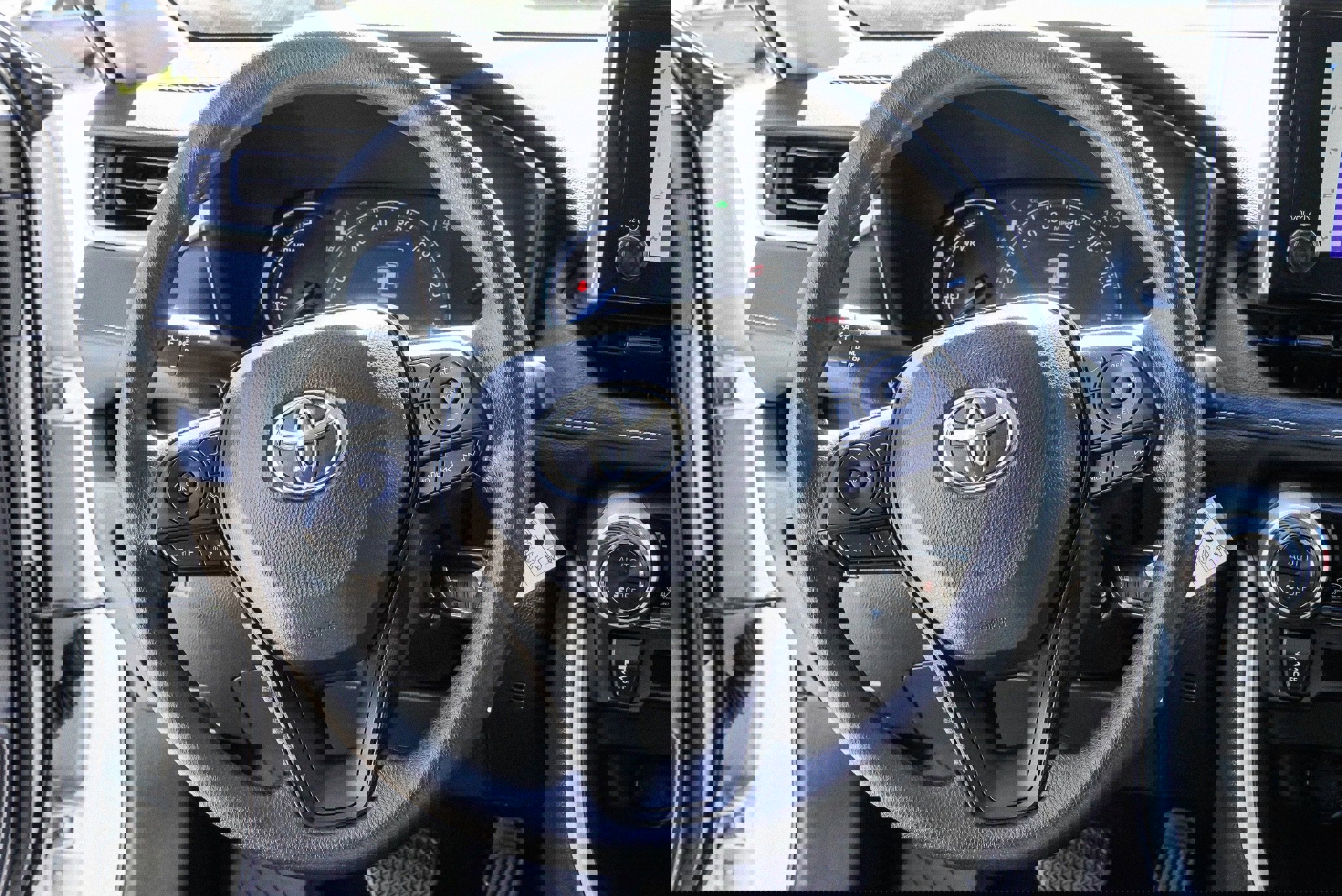 Certified 2025 Toyota RAV4 LE image 30