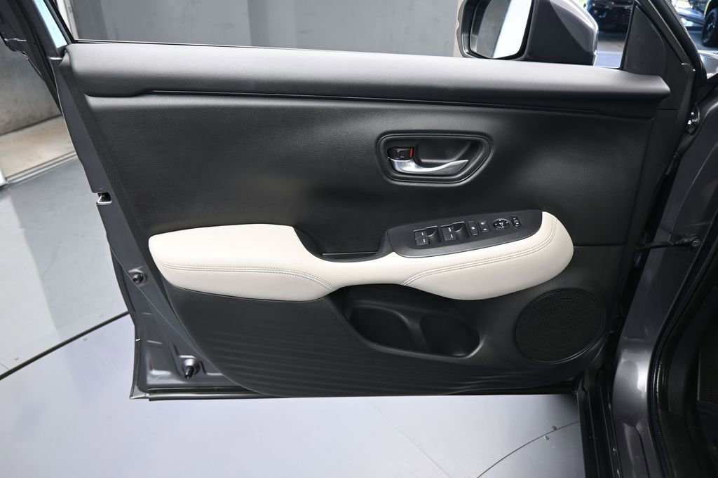 Used 2023 Honda HR-V LX image 12