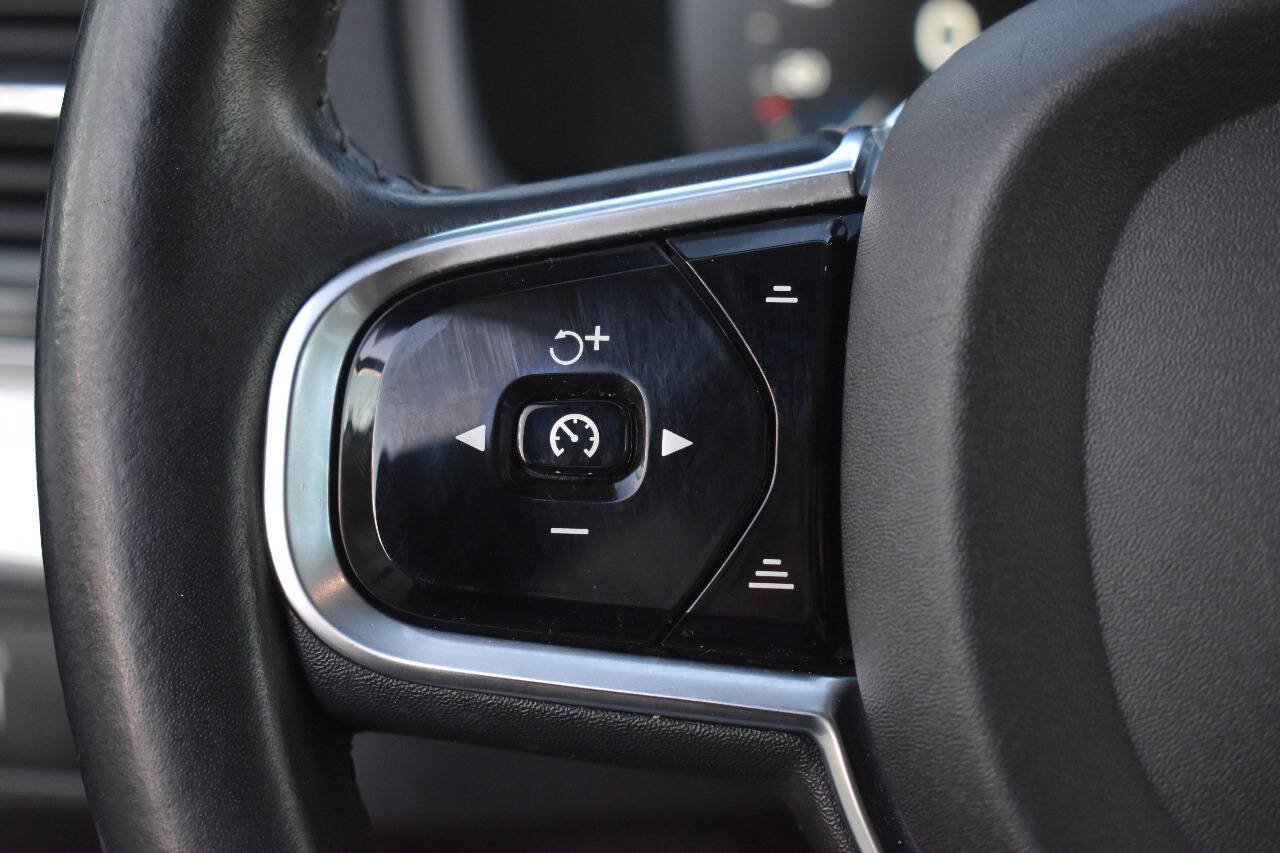 Used 2017 Volvo XC90 T6 Momentum w/ Vision Package AWD/4WD image 21