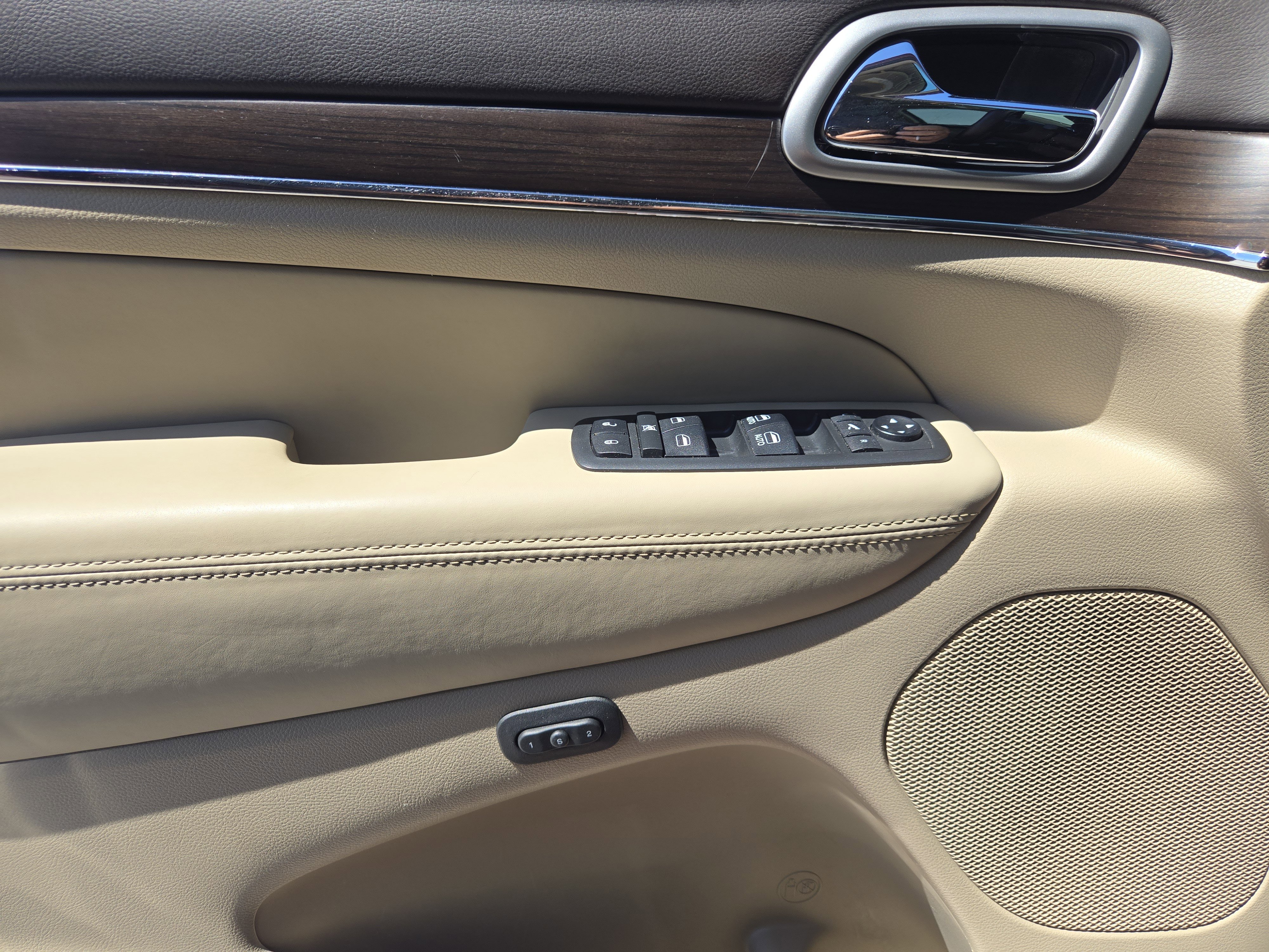 Used 2018 Jeep Grand Cherokee Overland RWD image 24