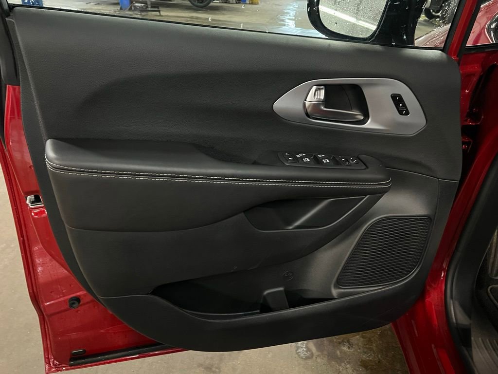 New 2026 Chrysler Pacifica Limited w/ S Appearance Package FWD image 22