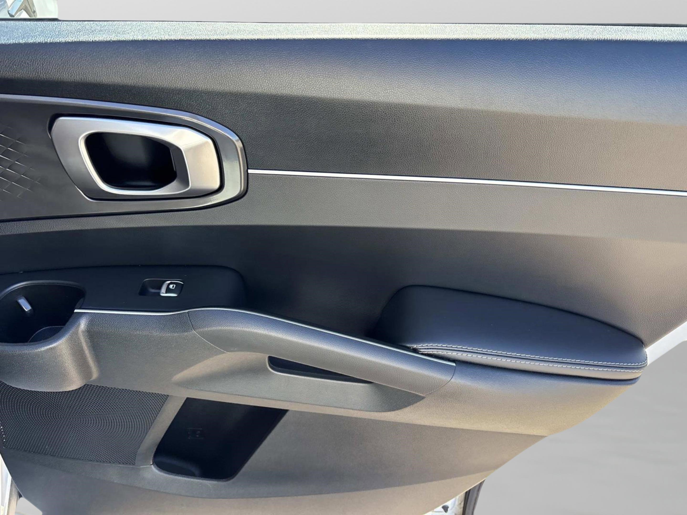 Used 2021 Kia Sorento S image 19