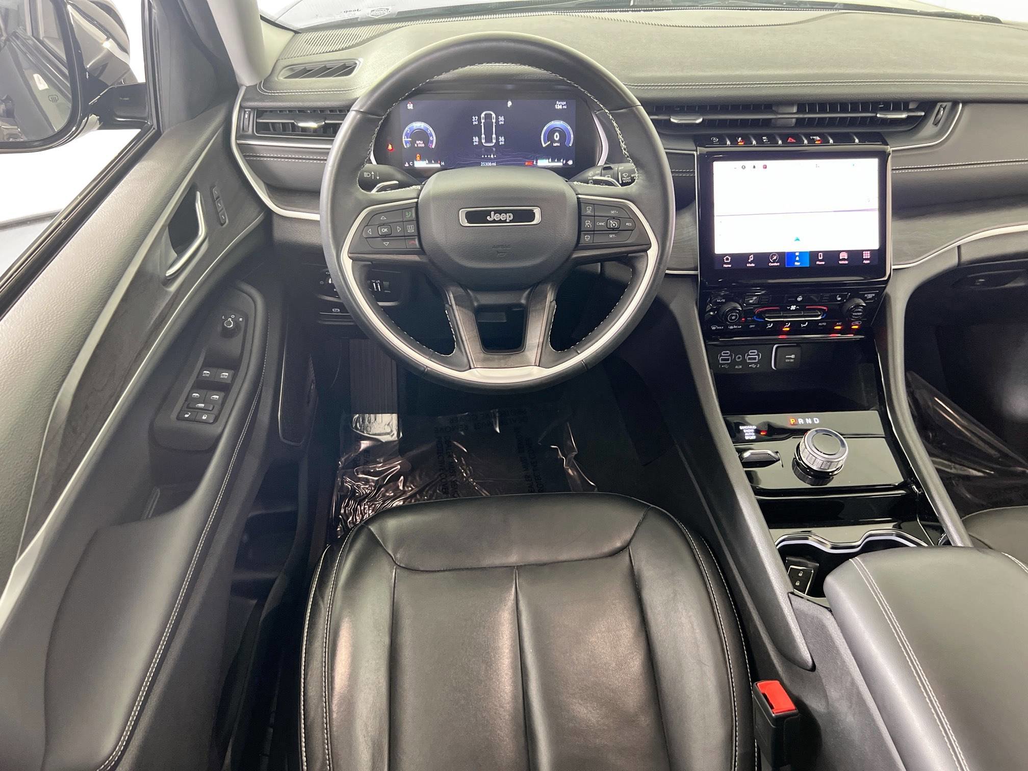 Used 2022 Jeep Grand Cherokee L Limited image 22