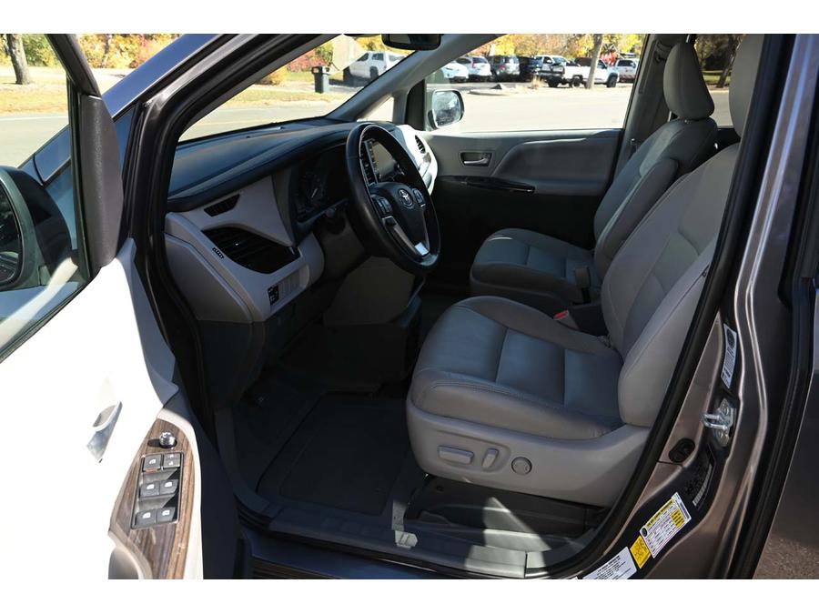 Used 2020 Toyota Sienna XLE FWD image 13