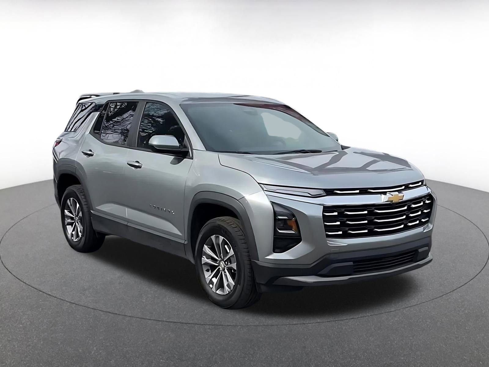 Used 2025 Chevrolet Equinox LT image 3