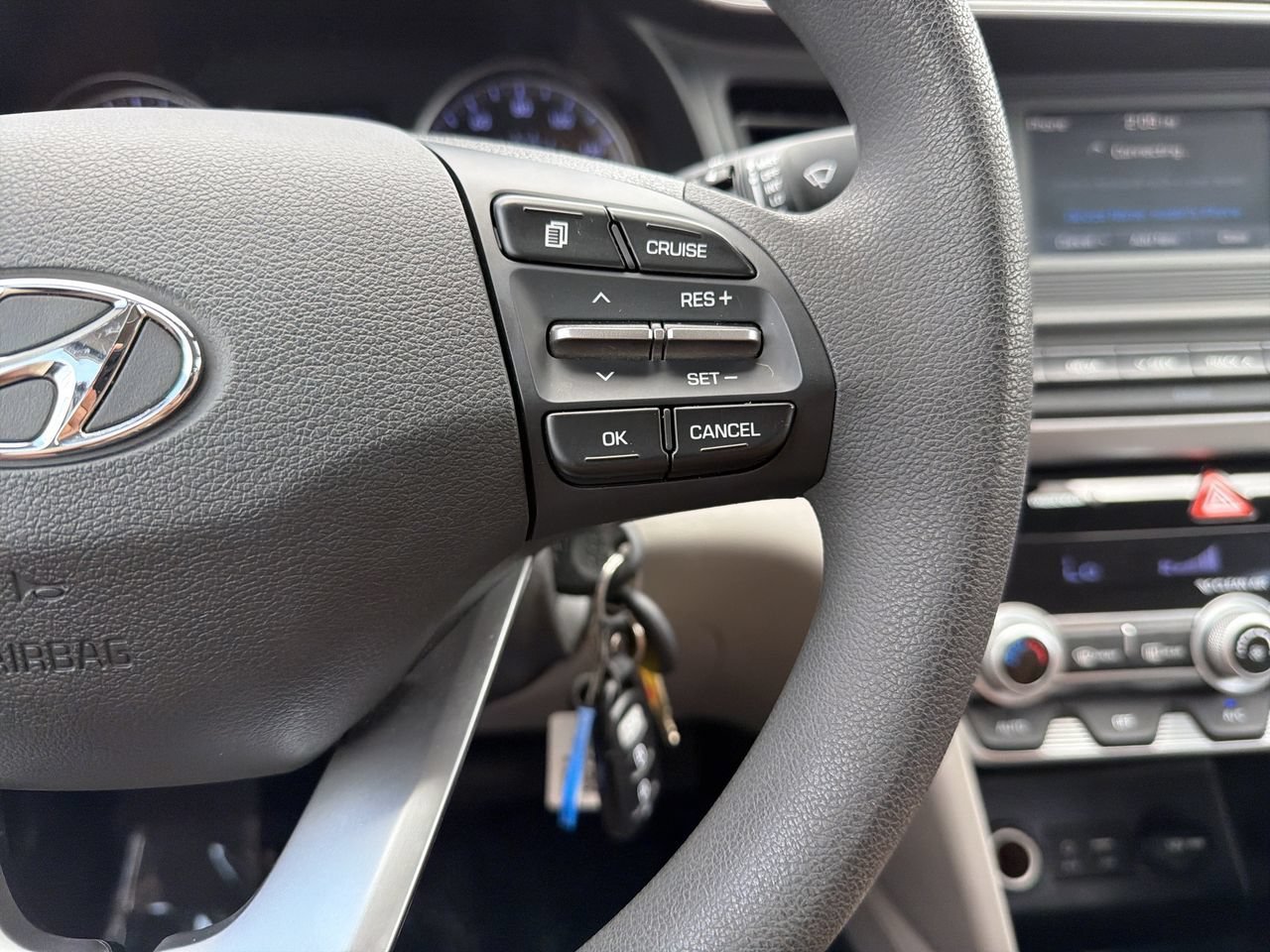 Used 2020 Hyundai Elantra SE FWD image 24