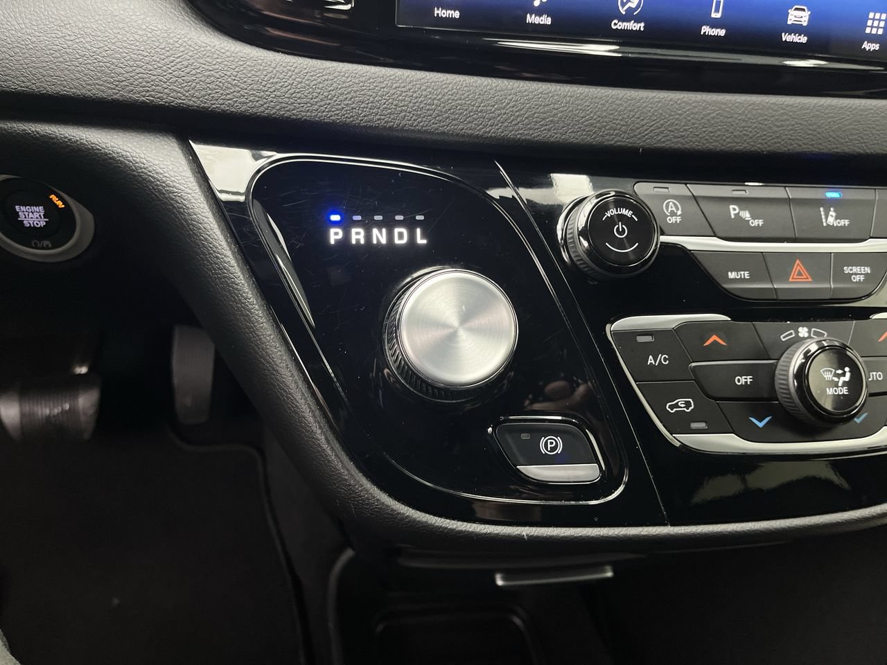 Used 2025 Chrysler Pacifica Select FWD image 26