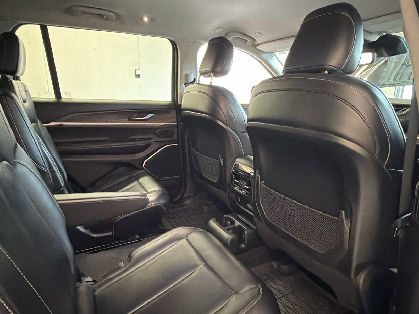 Used 2022 Jeep Grand Cherokee L Limited RWD image 32