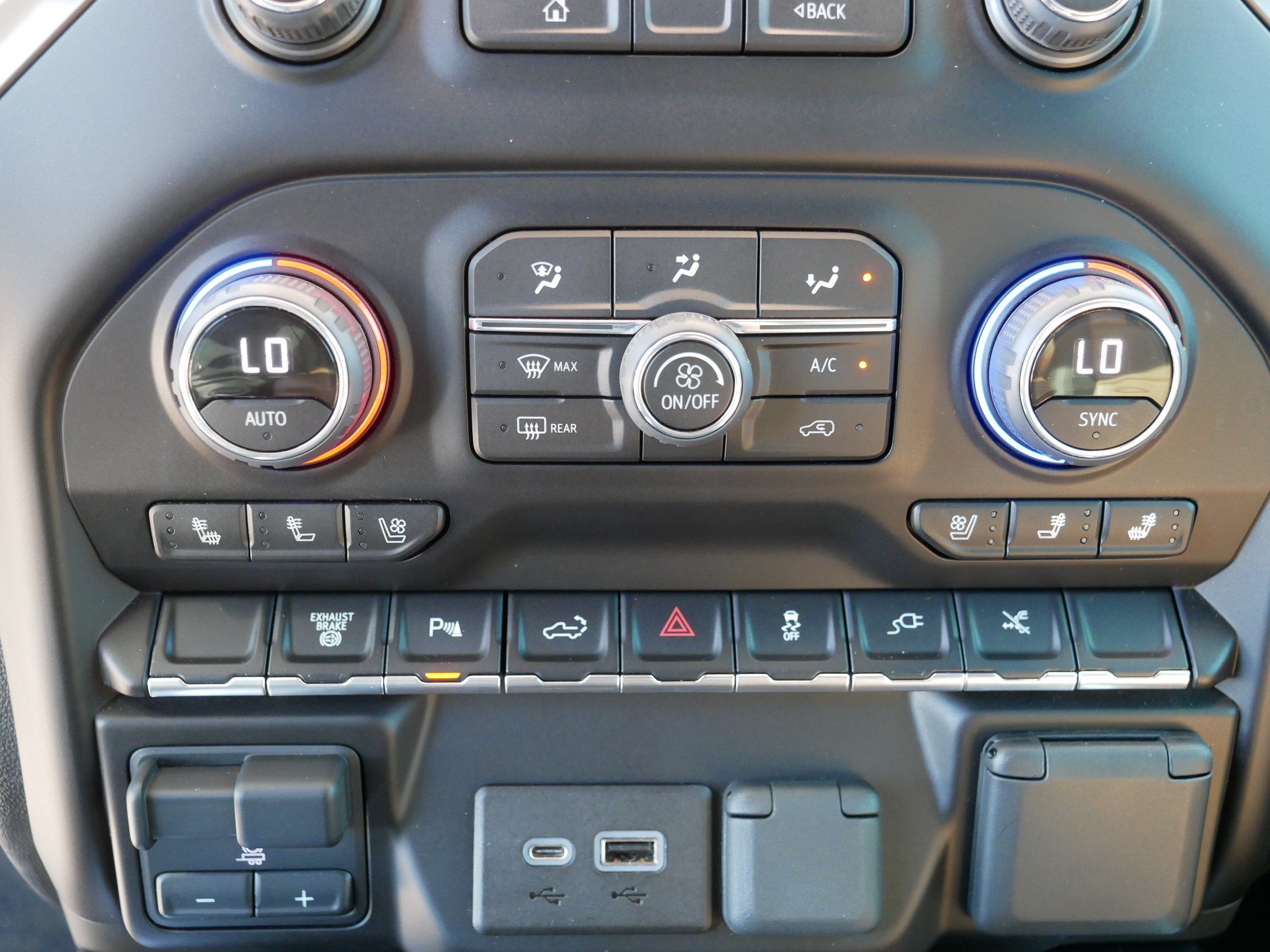 Used 2022 Chevrolet Silverado 3500 High Country AWD/4WD image 23
